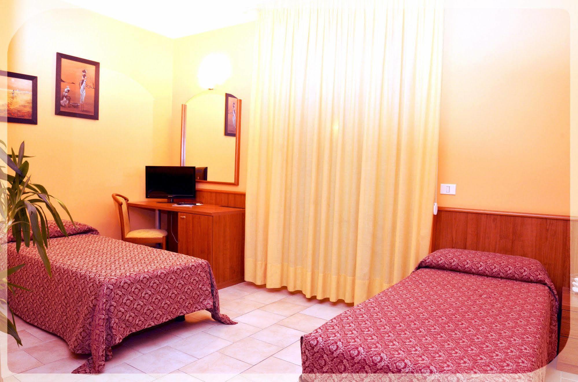 Hotel E Appartamenti La Solaria San Giovanni Rotondo Ngoại thất bức ảnh
